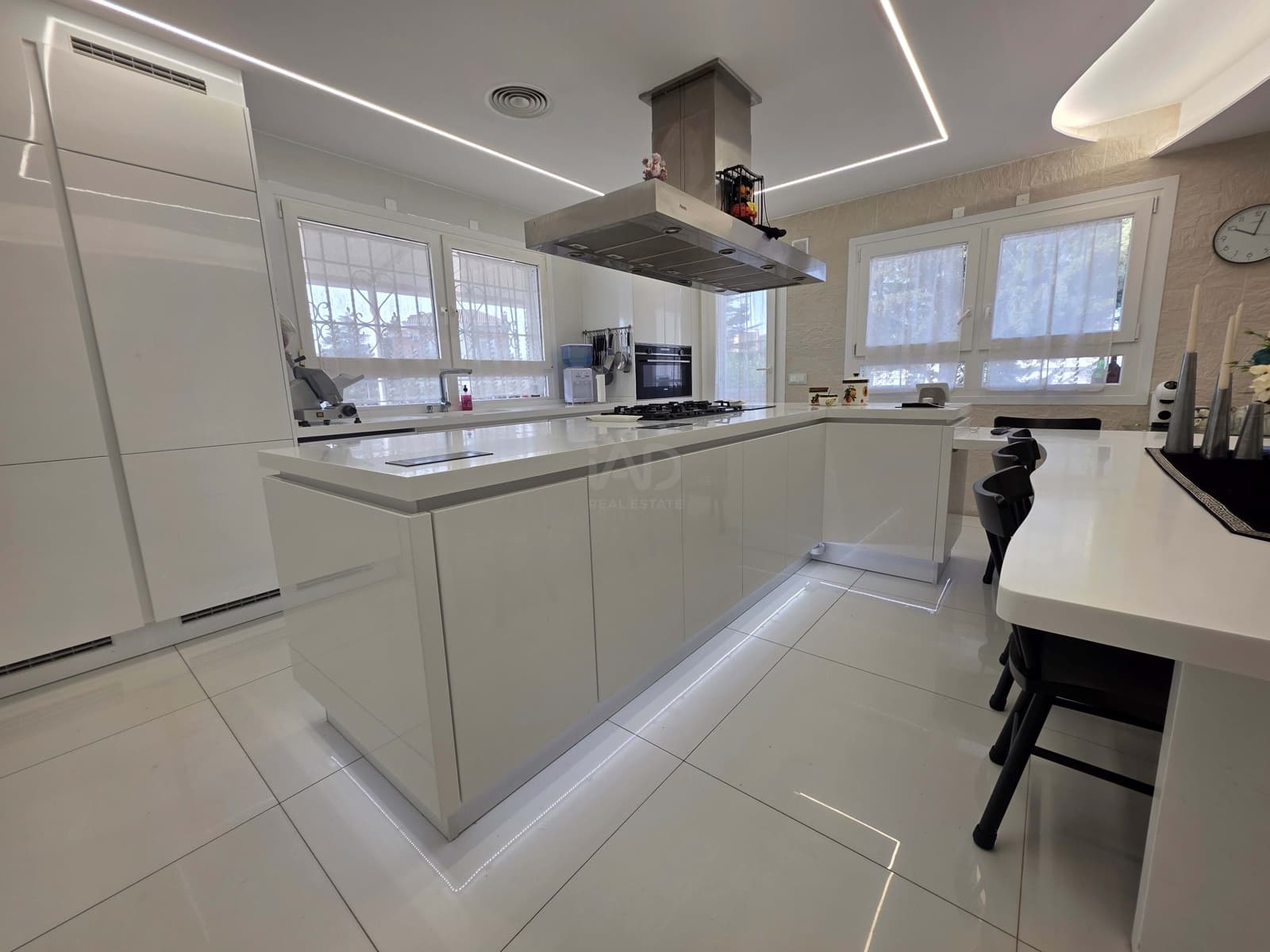 6 slaapkamer Villa te koop in Lerid stad - € 890.000 (Ref: 9987604)