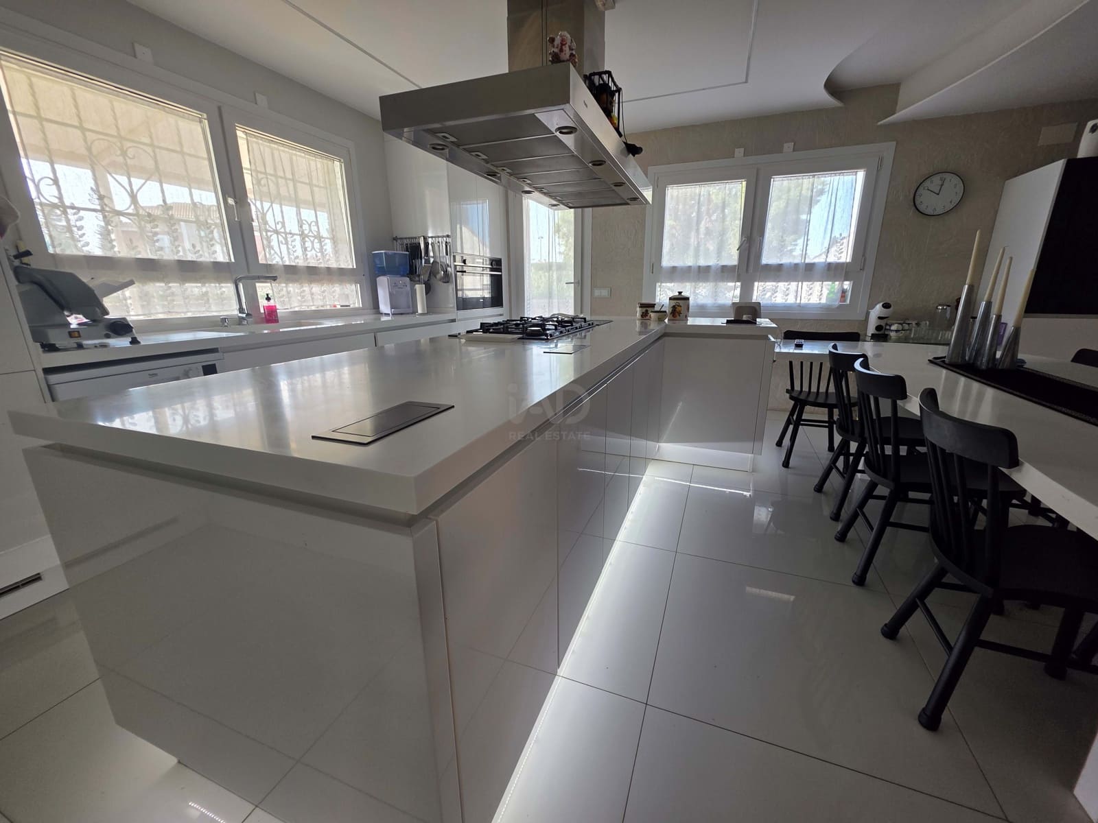 6 slaapkamer Villa te koop in Lerid stad - € 890.000 (Ref: 9987604)