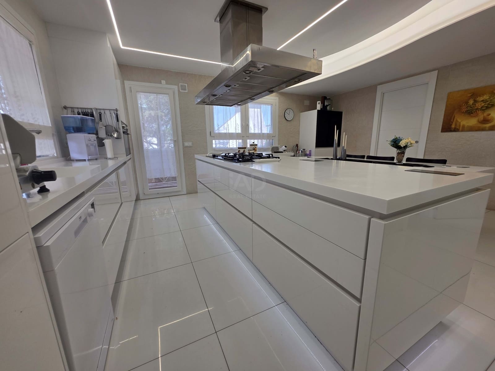 6 slaapkamer Villa te koop in Lerid stad - € 890.000 (Ref: 9987604)