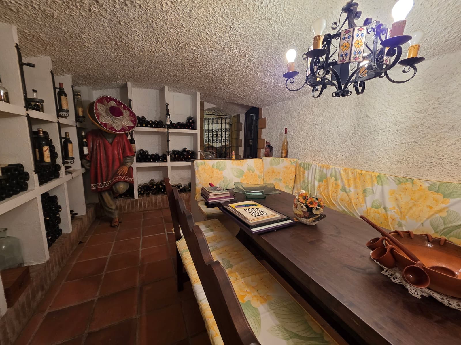 6 slaapkamer Villa te koop in Lerid stad - € 890.000 (Ref: 9987604)