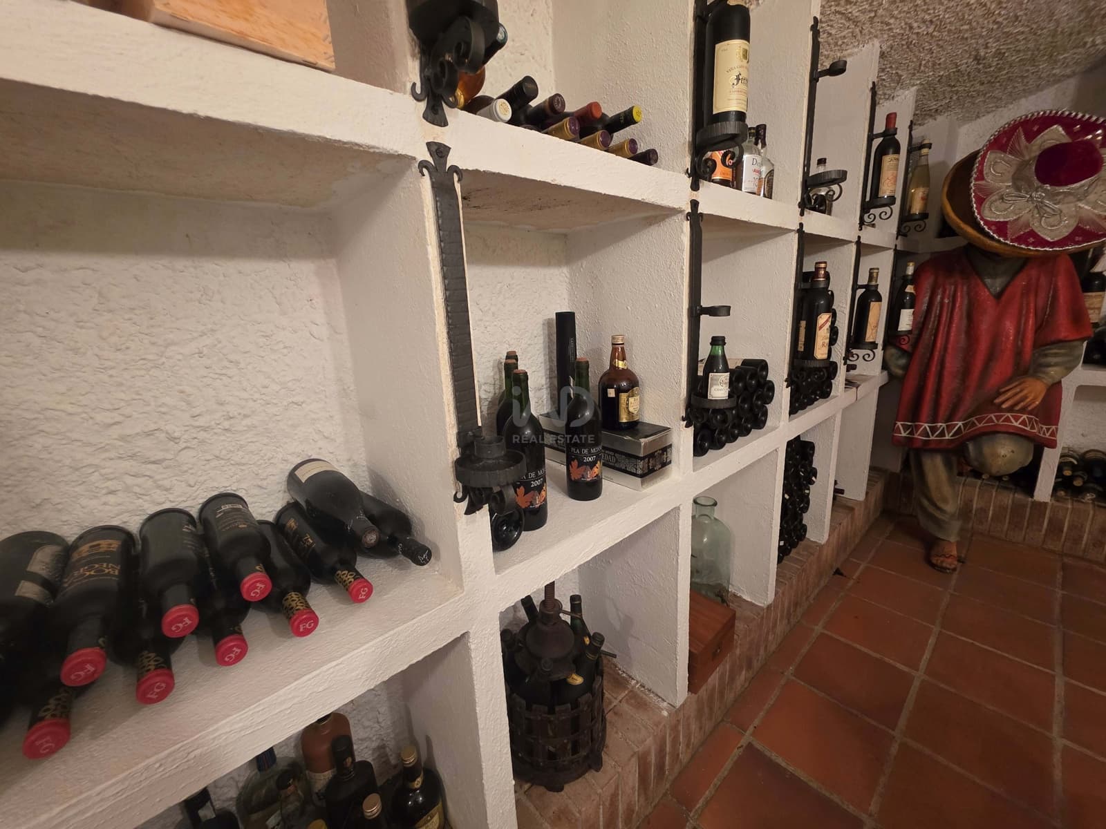 6 slaapkamer Villa te koop in Lerid stad - € 890.000 (Ref: 9987604)