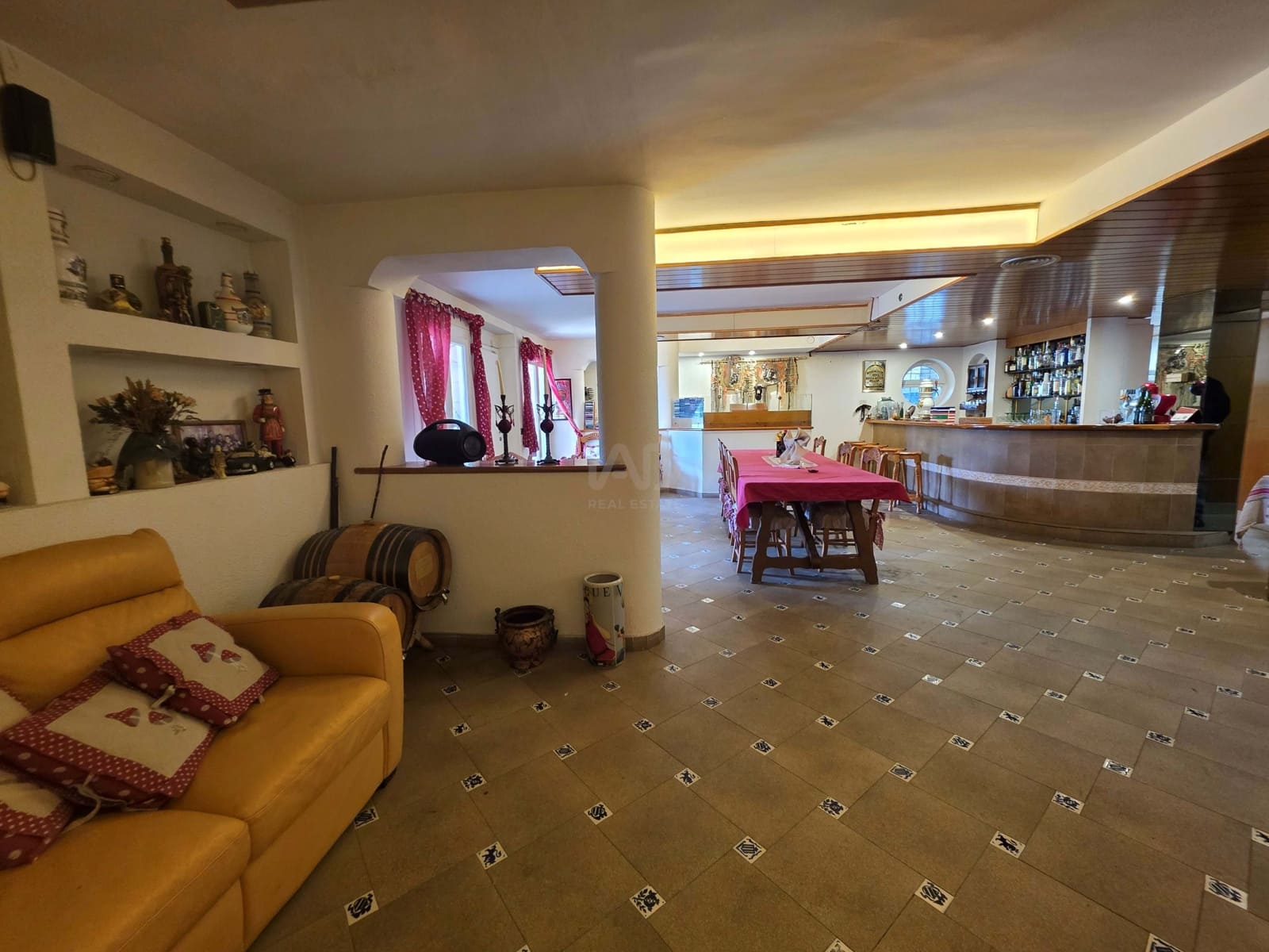 6 slaapkamer Villa te koop in Lerid stad - € 890.000 (Ref: 9987604)