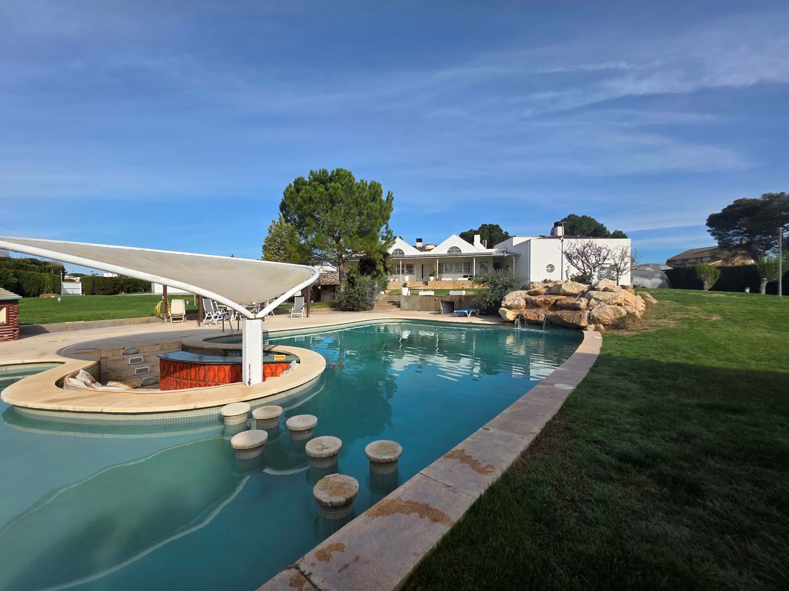 6 slaapkamer Villa te koop in Lerid stad - € 890.000 (Ref: 9987604)