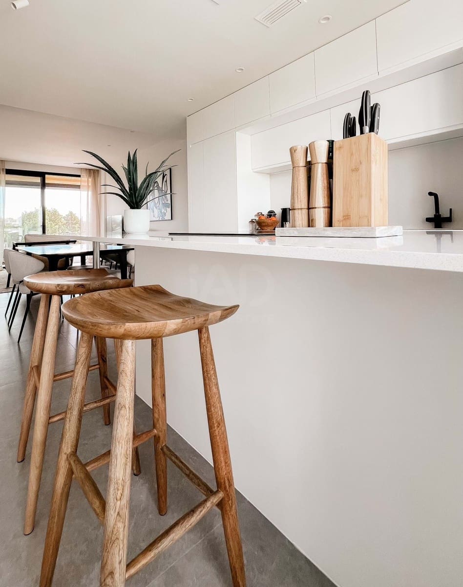 2 soverom Leilighet til salgs i Alicante by med svømmebasseng garasje - € 379 900 (Ref: 9987605)