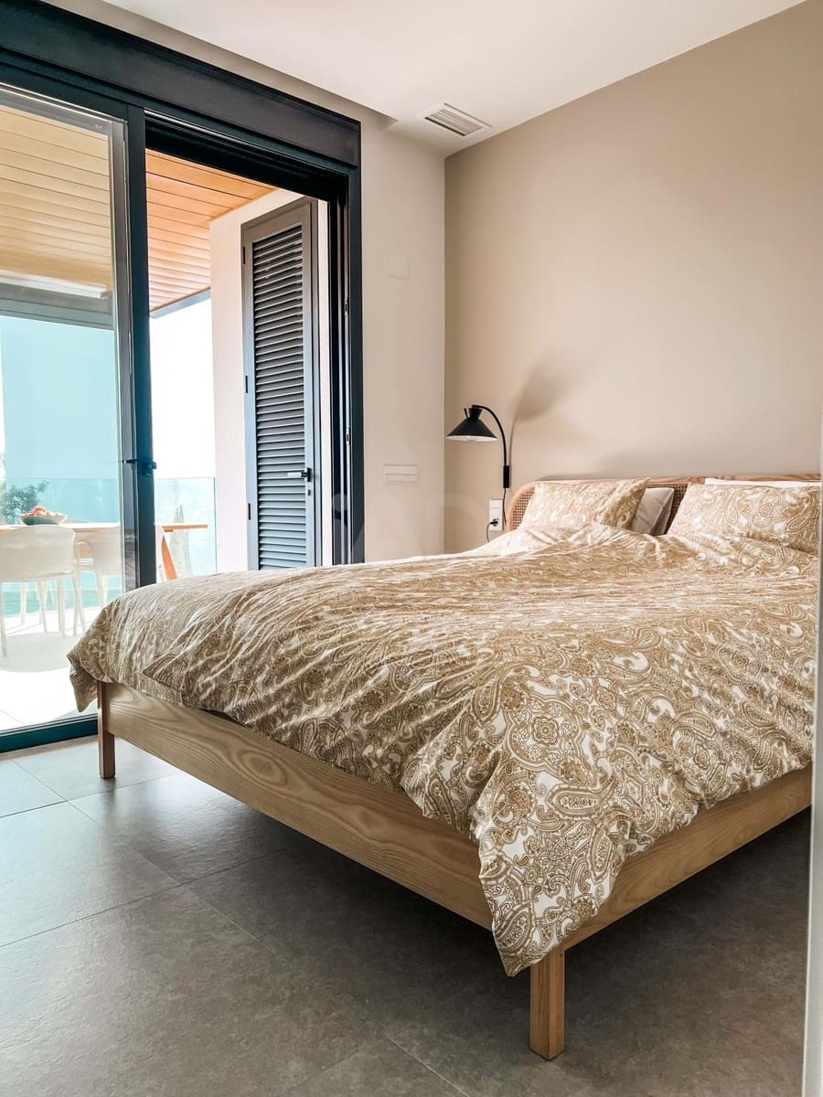 2 soverom Leilighet til salgs i Alicante by med svømmebasseng garasje - € 379 900 (Ref: 9987605)