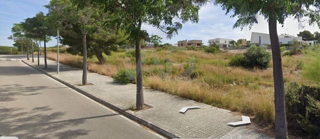 Ubebygd land til salgs i Barcelona by - € 430 000 (Ref: 9987614)