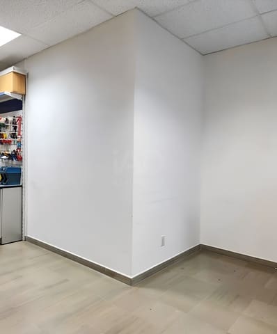 Comercial para venda em Cornellà de Llobregat - 155 000 € (Ref: 9987618)