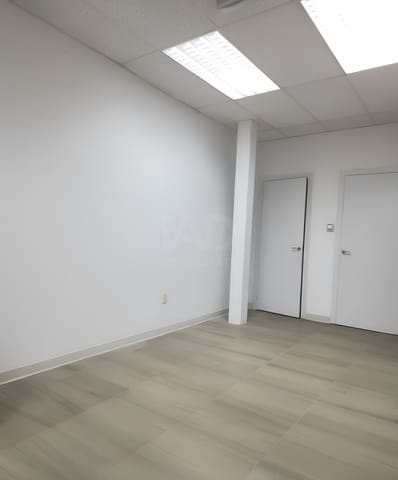 Comercial para venda em Cornellà de Llobregat - 155 000 € (Ref: 9987618)