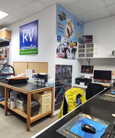 Comercial para venda em Cornellà de Llobregat - 155 000 € (Ref: 9987618)
