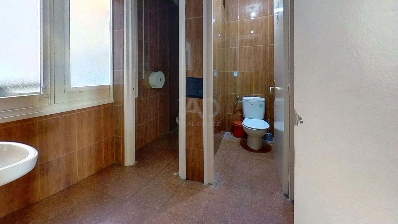 Commercieel te koop in Barcelona stad - € 207.260 (Ref: 9987628)