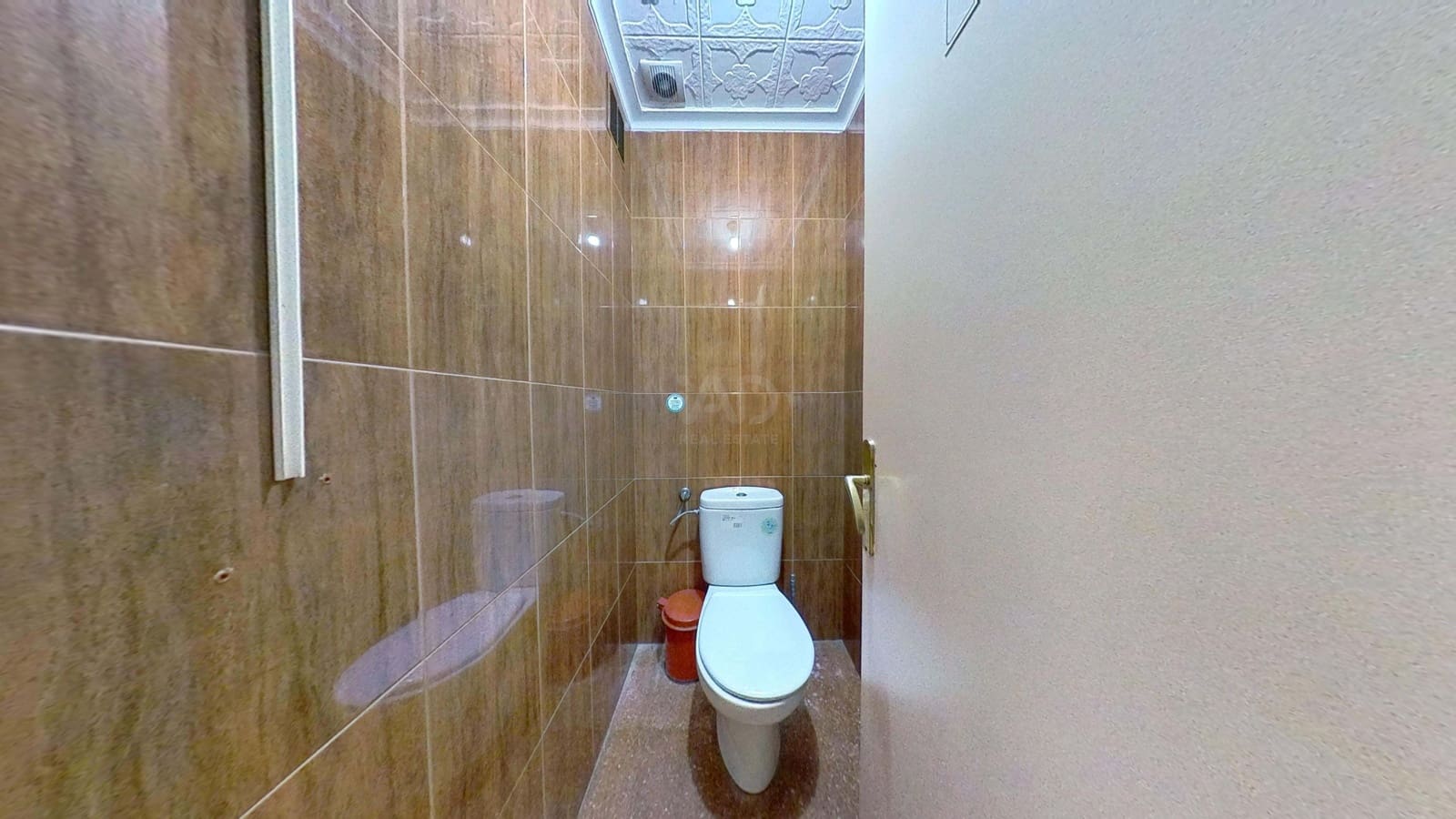 Commercieel te koop in Barcelona stad - € 207.260 (Ref: 9987628)