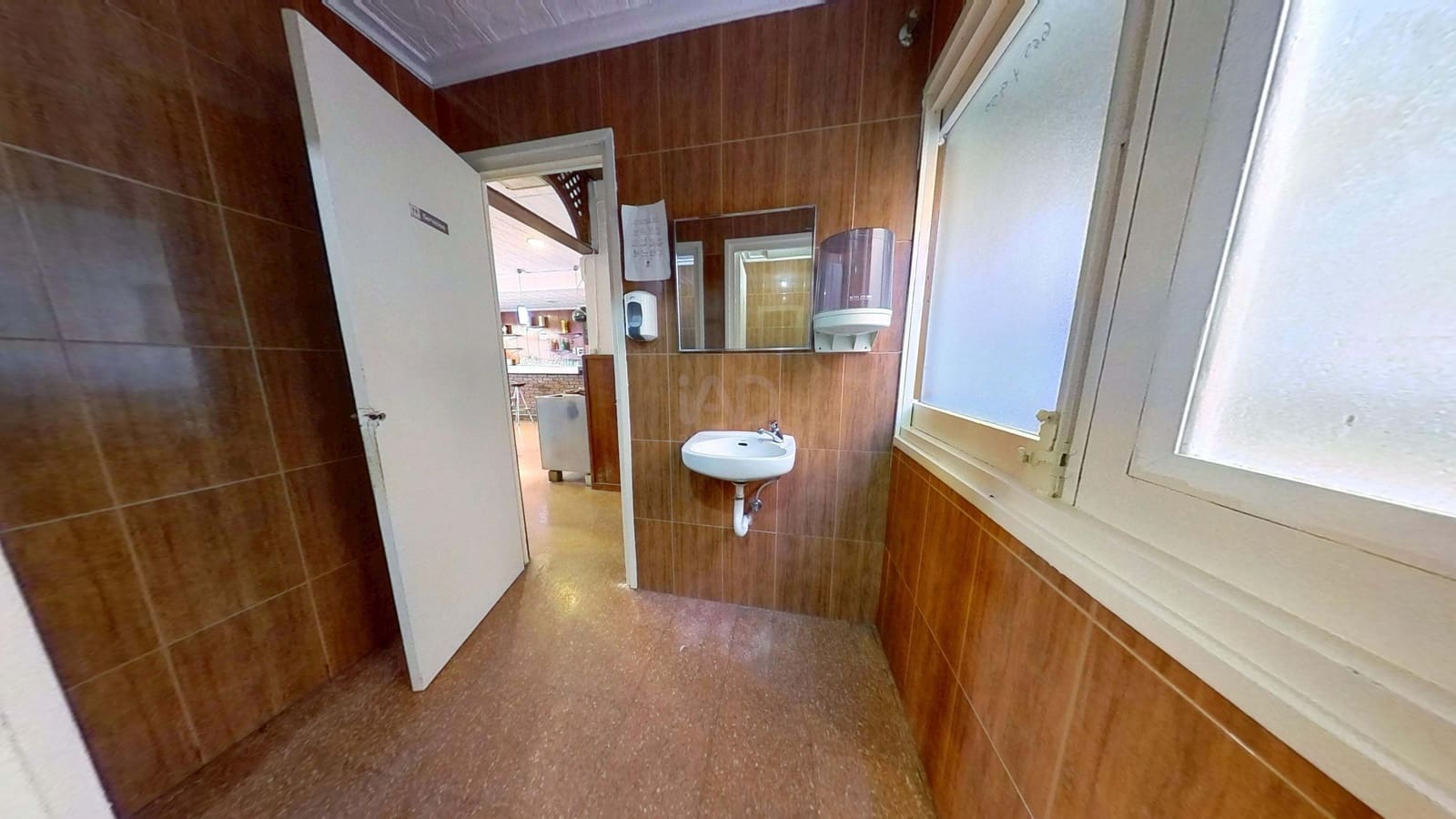 Commercieel te koop in Barcelona stad - € 207.260 (Ref: 9987628)