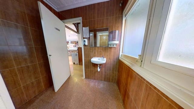 Kommersiell til salgs i Sabadell - € 207 260 (Ref: 9987628)