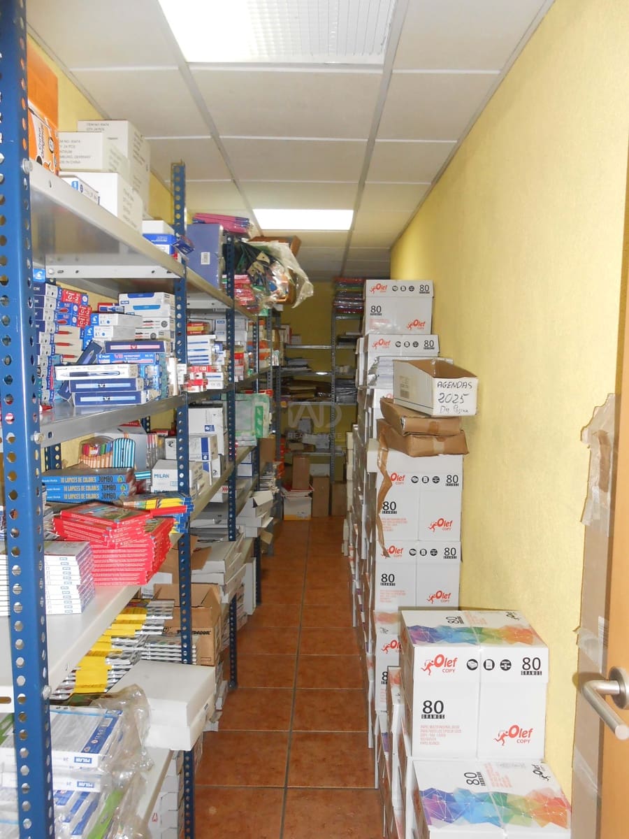 Commercial for sale in Girona city - € 340,000 (Ref: 9987630)