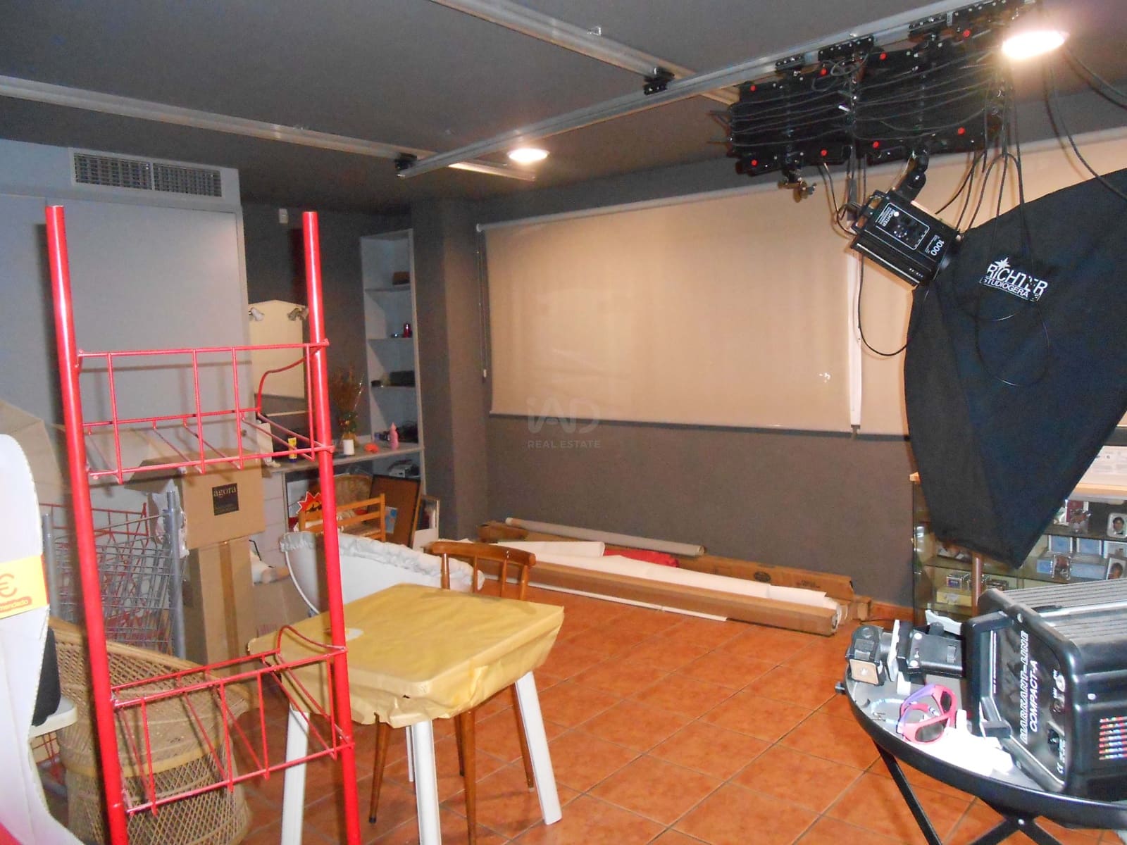 Commercial for sale in Girona city - € 340,000 (Ref: 9987630)