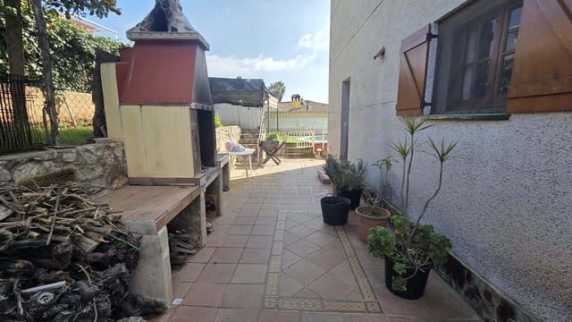 6 soverom Villa til salgs i Tarragona by med svømmebasseng garasje - € 380 000 (Ref: 9987631)