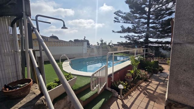 6 soverom Villa til salgs i Tarragona by med svømmebasseng garasje - € 380 000 (Ref: 9987631)