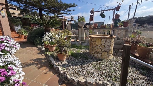 6 soverom Villa til salgs i Tarragona by med svømmebasseng garasje - € 380 000 (Ref: 9987631)