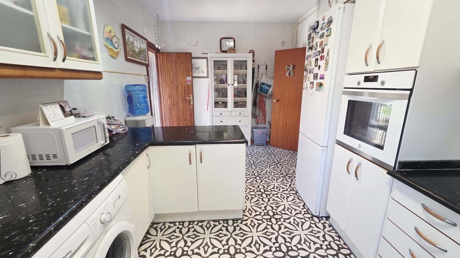 6 sypialnia Willa na sprzedaż w Miasto Tarragona z basenem garażem - 380 000 € (Ref: 9987631)