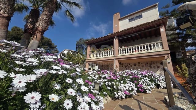 6 soverom Villa til salgs i Tarragona by med svømmebasseng garasje - € 380 000 (Ref: 9987631)