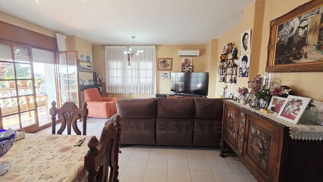 Chalet de 6 habitaciones en Bellvei en venta con piscina garaje - 379.900 € (Ref: 9987631)