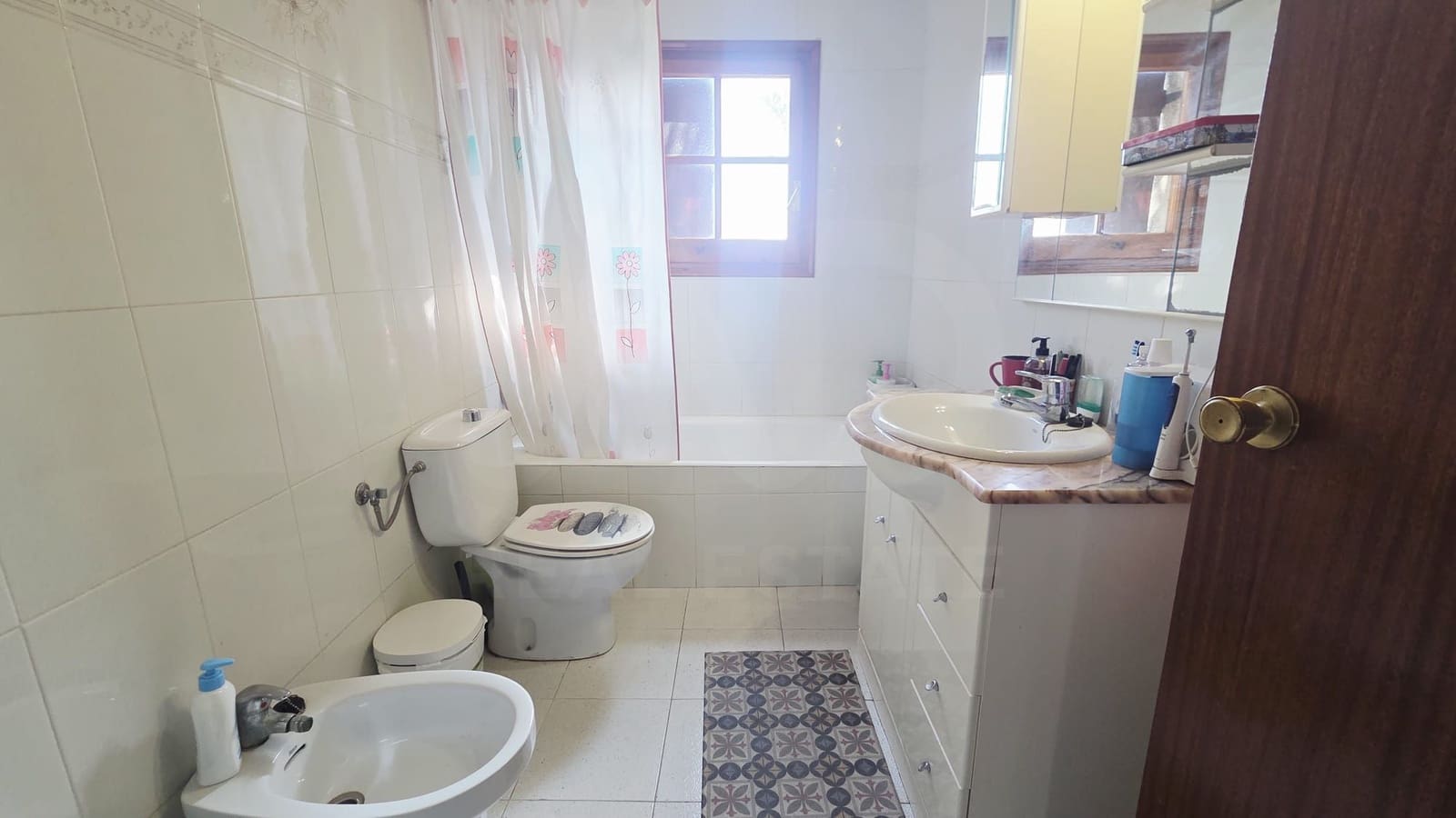 6 bedroom Villa for sale in Bellvei with pool garage - € 379,900 (Ref: 9987631)