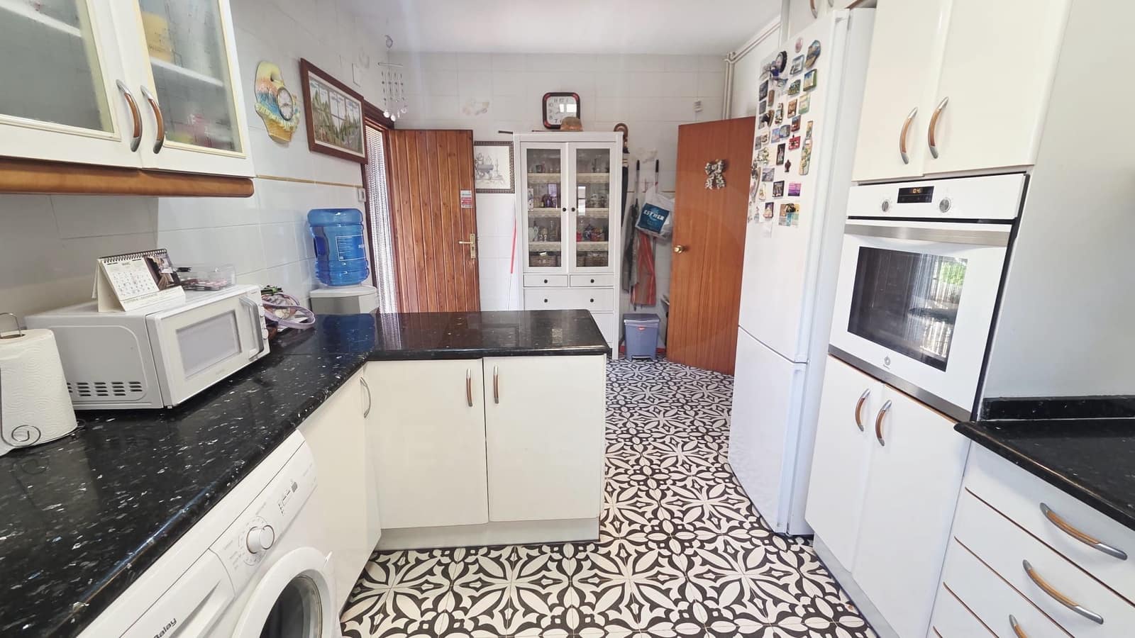 6 bedroom Villa for sale in Bellvei with pool garage - € 379,900 (Ref: 9987631)