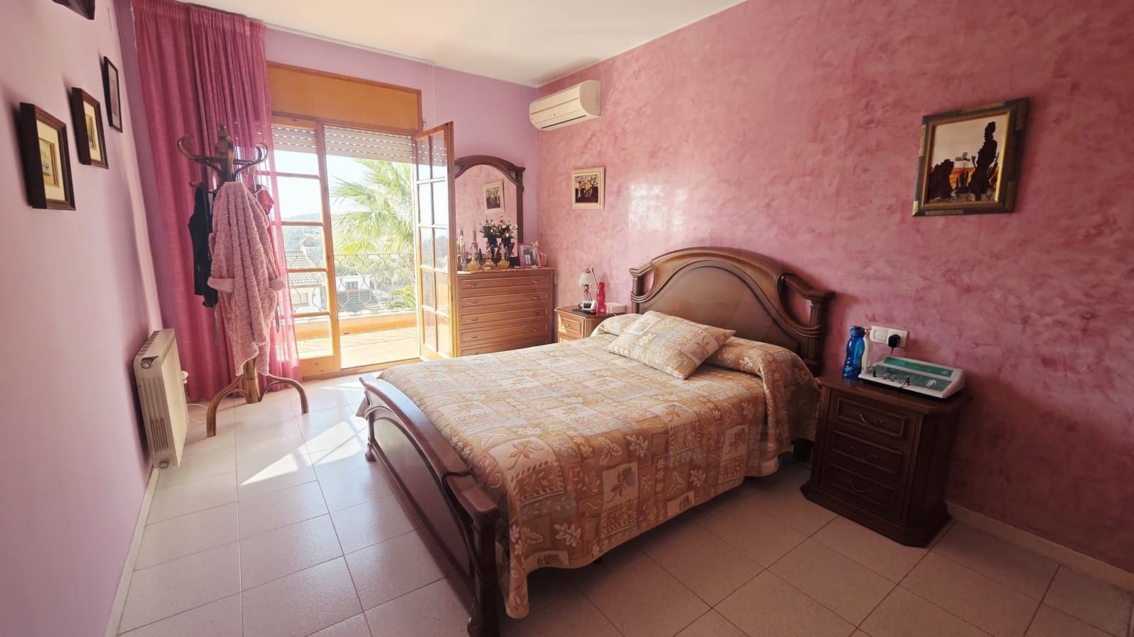 6 bedroom Villa for sale in Bellvei with pool garage - € 379,900 (Ref: 9987631)