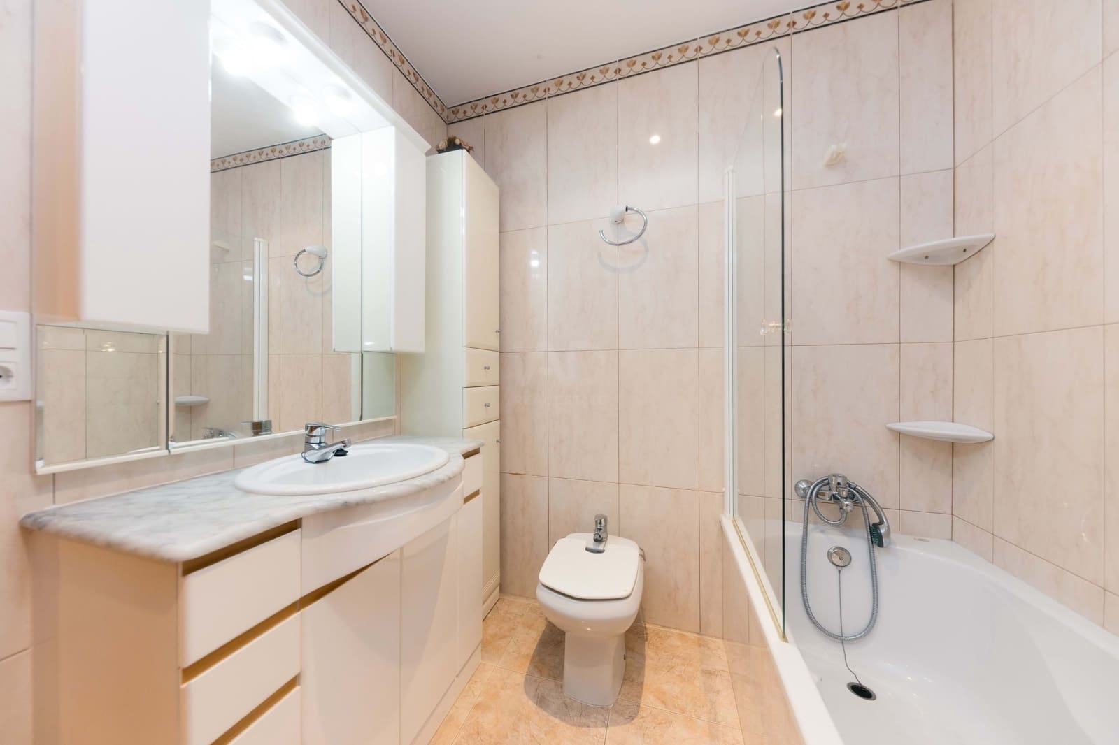 Kommersiell till salu i Tarragona stad med garage - 950 000 € (Ref: 9987635)