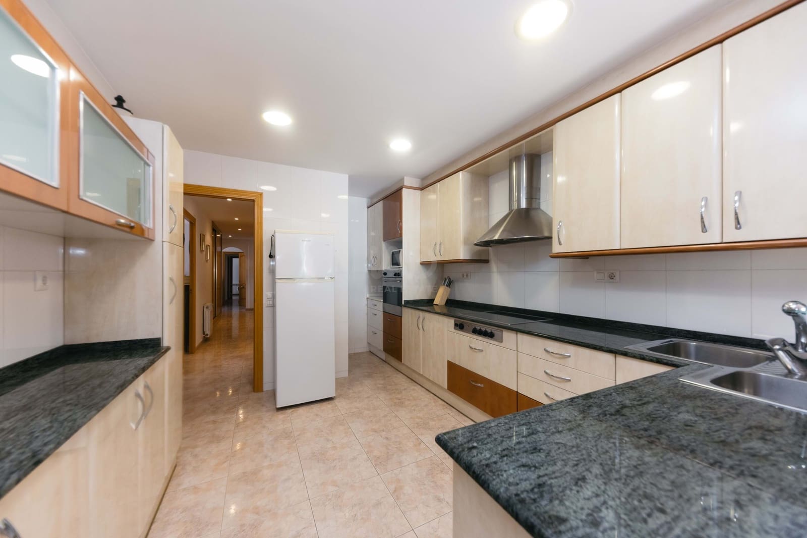 Kommersiell till salu i Tarragona stad med garage - 950 000 € (Ref: 9987635)