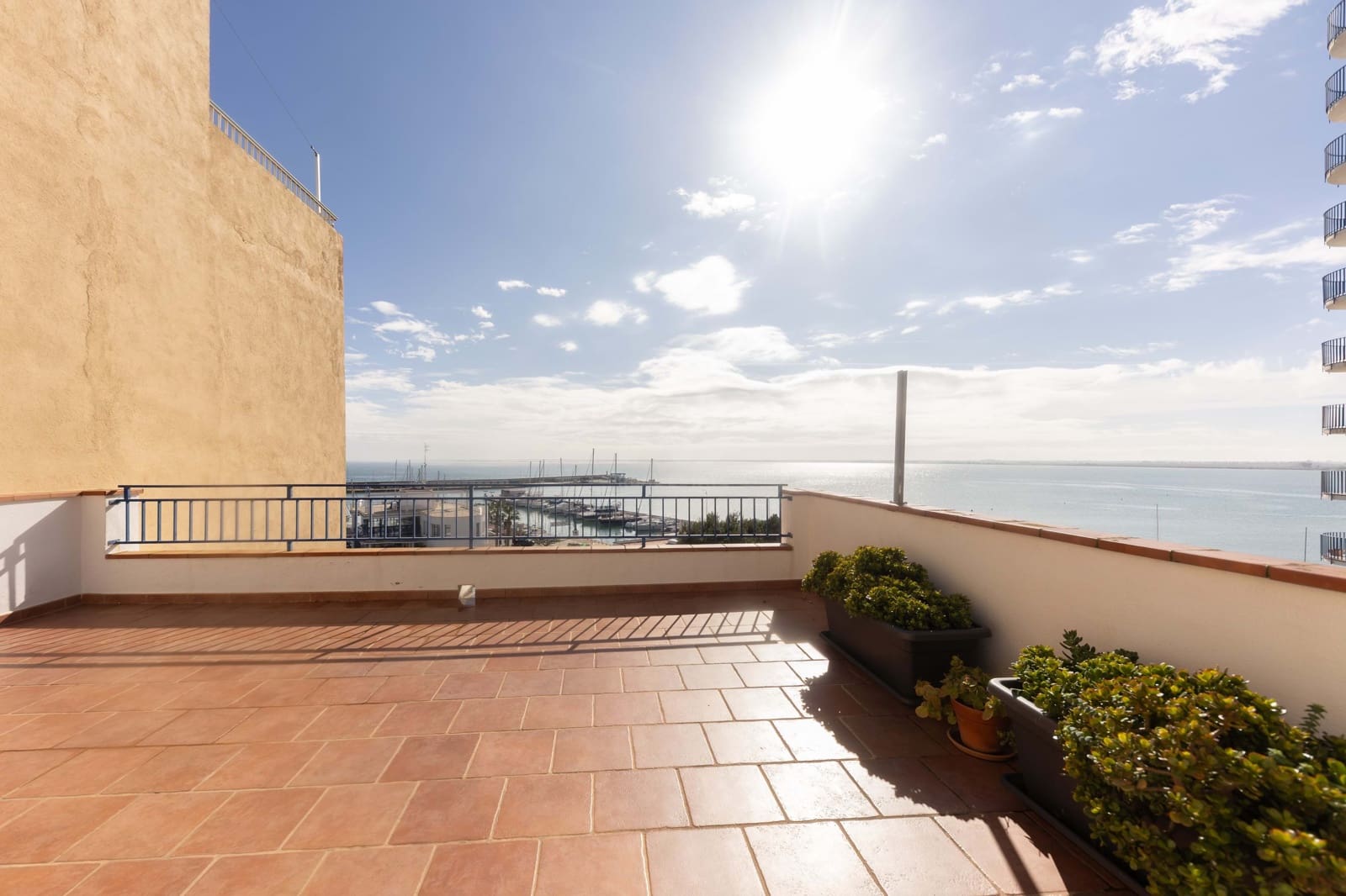 Kommersiell till salu i Tarragona stad med garage - 950 000 € (Ref: 9987635)