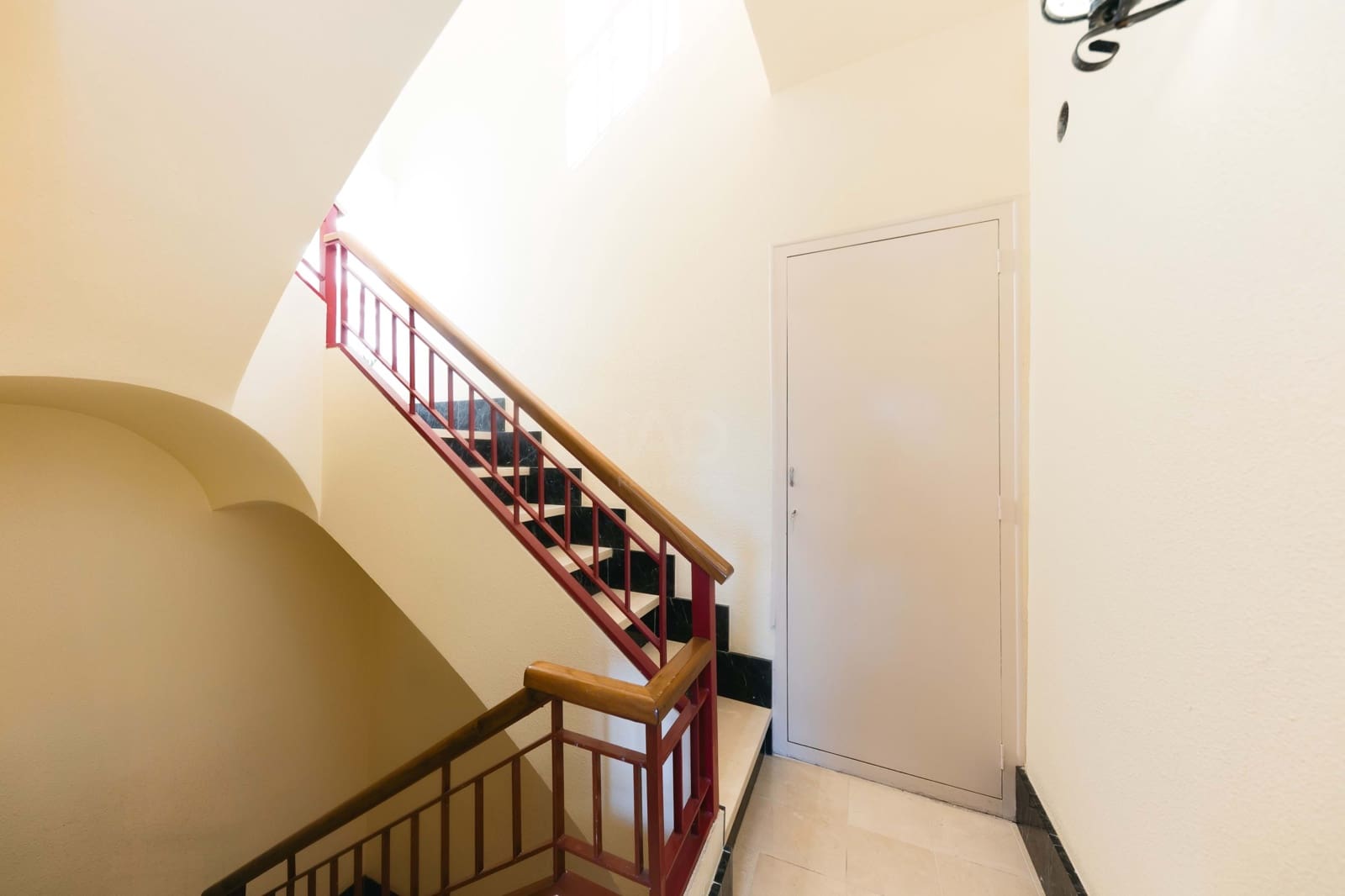 Kommersiell till salu i Tarragona stad med garage - 950 000 € (Ref: 9987635)