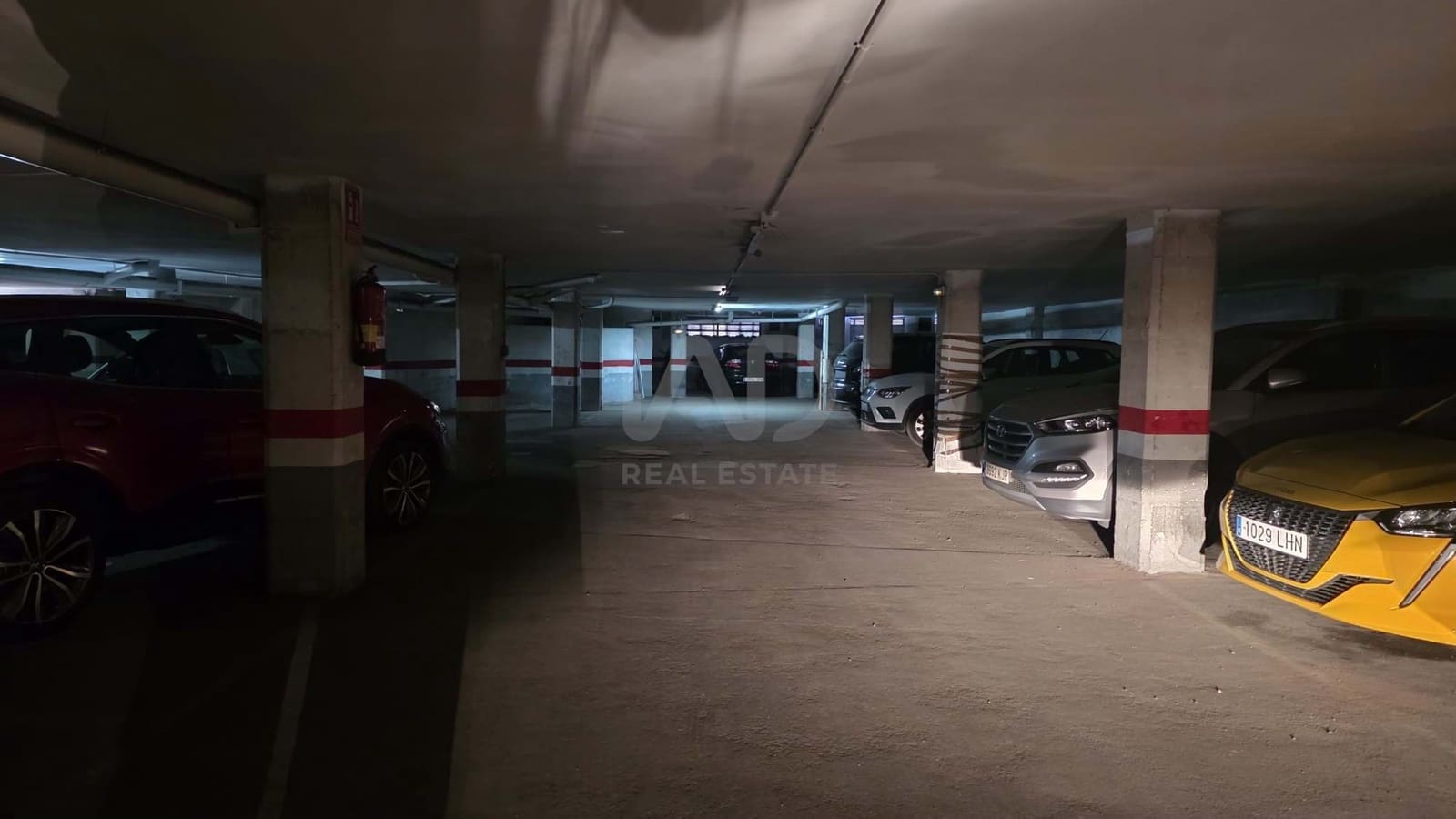 Garage till salu i Barcelona stad - 9 500 € (Ref: 9987638)