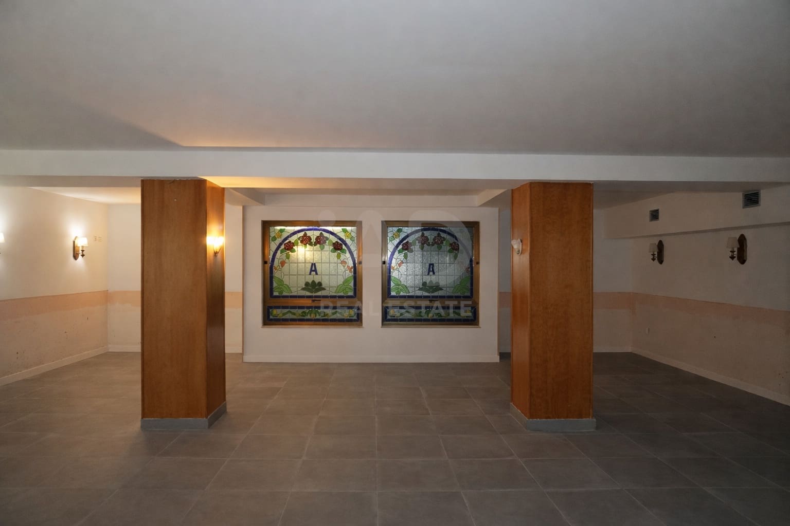 Kommersiell til leie i Leon by - € 1 700 (Ref: 9987639)