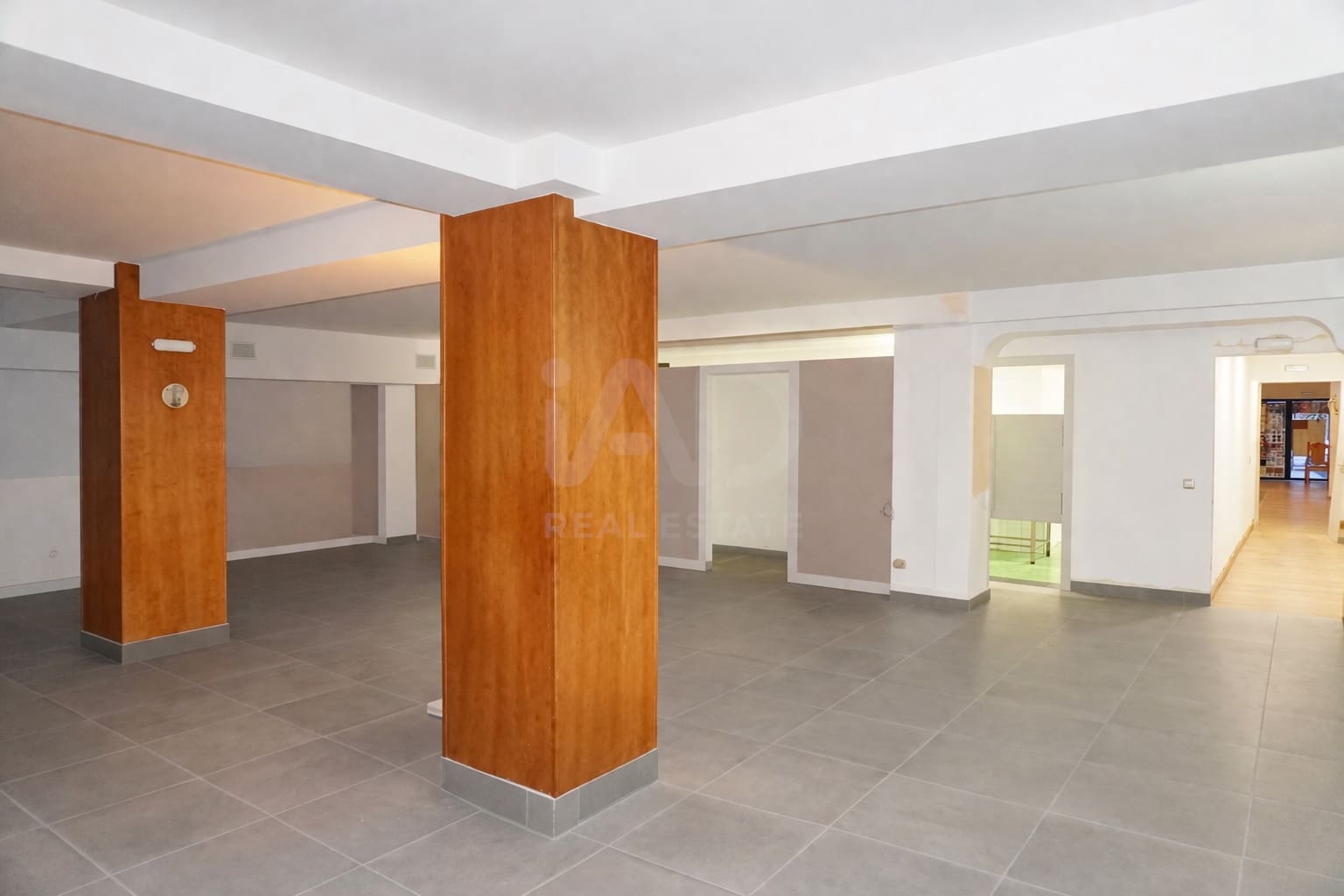 Kommersiell til leie i Leon by - € 1 700 (Ref: 9987639)