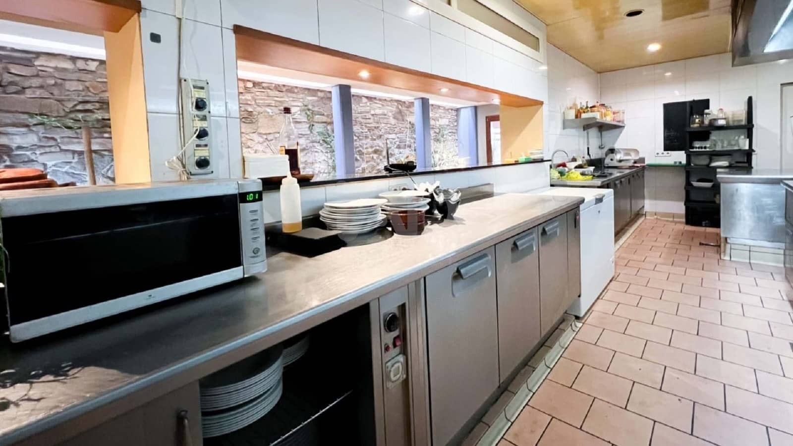 Kaupallinen myytävänä paikassa Tarragona kaupunki - 440 000 € (Ref: 9987640)