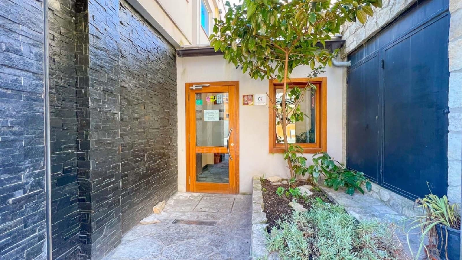 Kaupallinen myytävänä paikassa Tarragona kaupunki - 440 000 € (Ref: 9987640)
