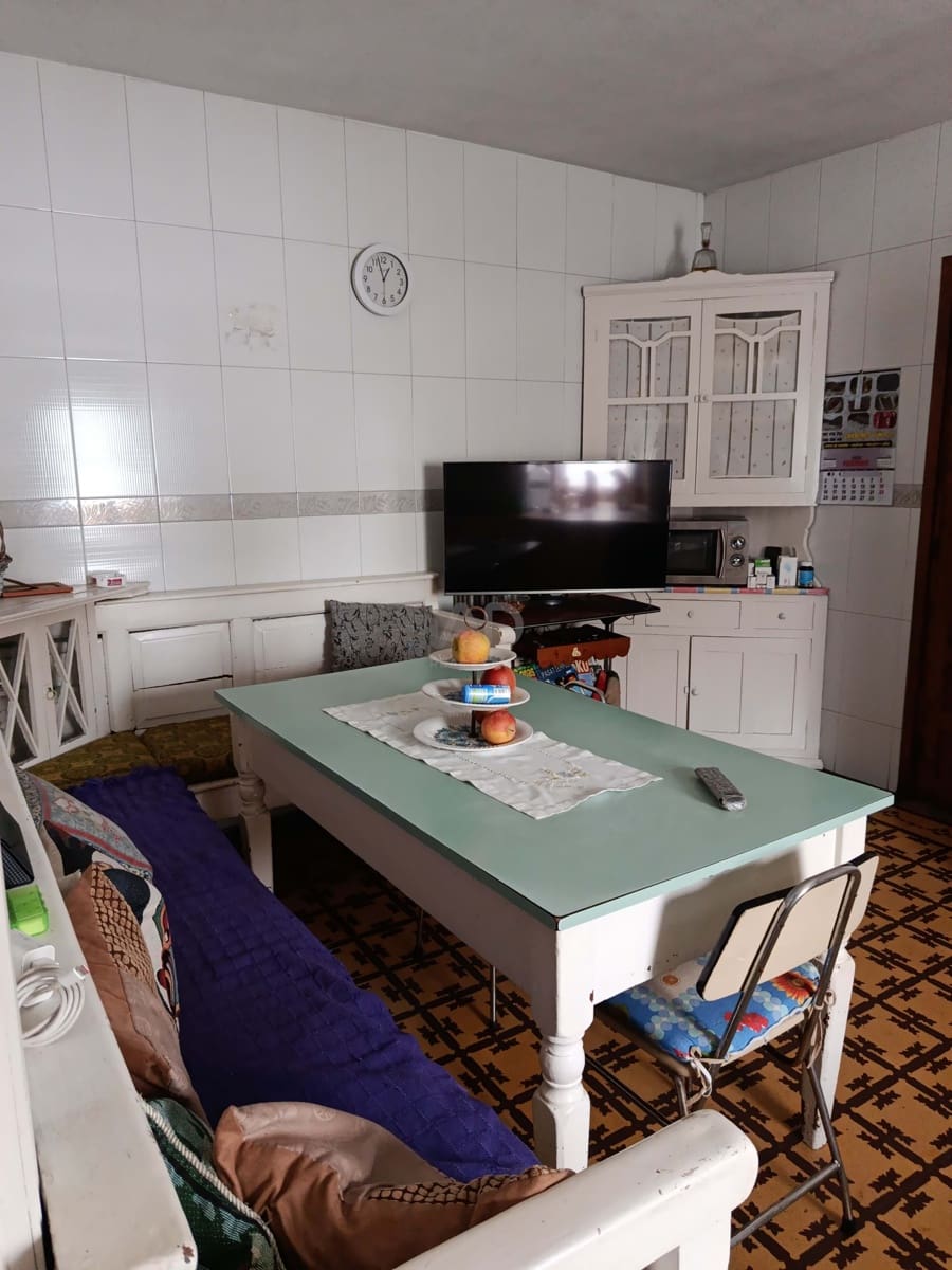 4 sovrum Villa till salu i Leon stad - 115 000 € (Ref: 9987641)