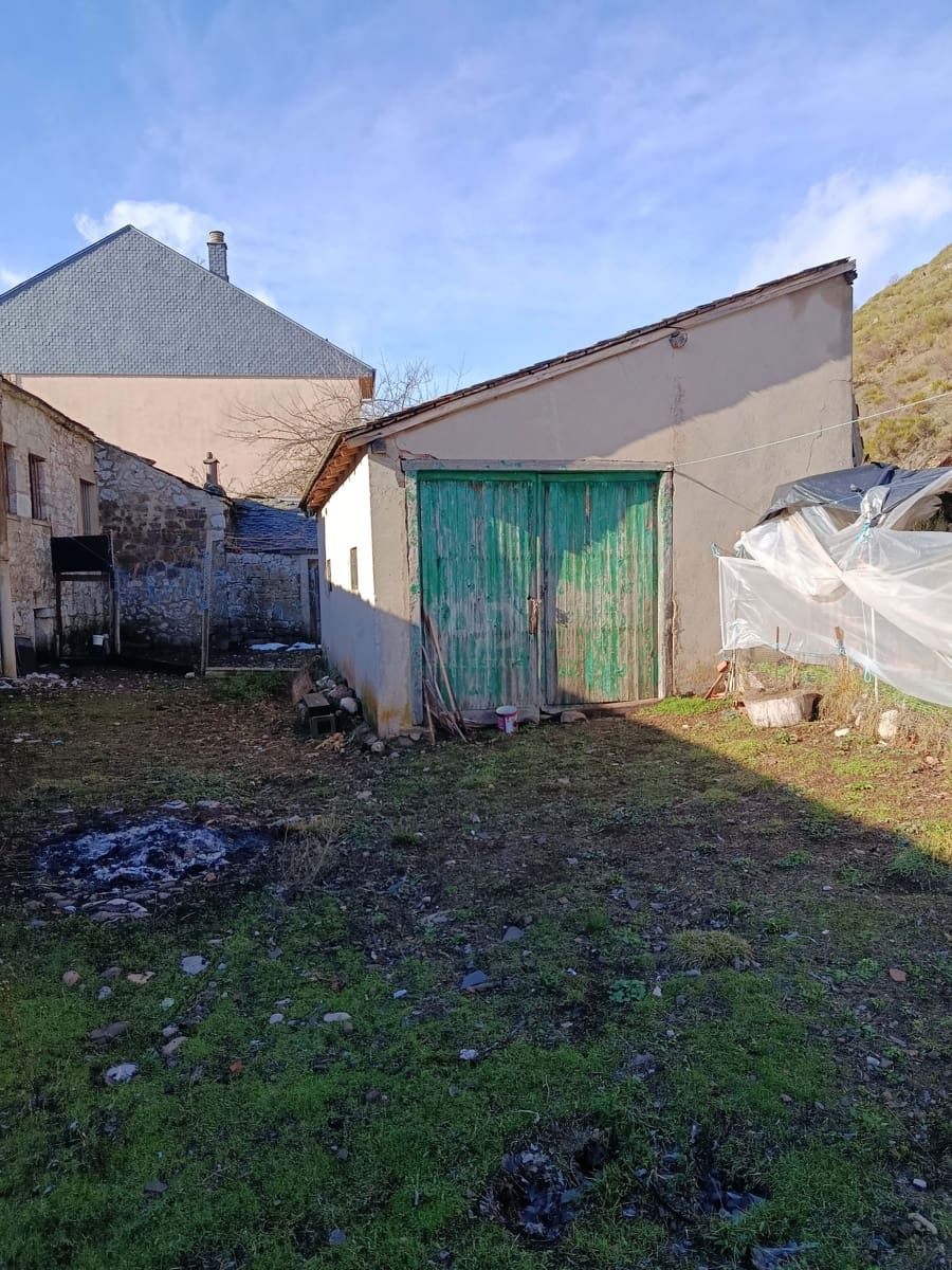 4 sovrum Villa till salu i Leon stad - 115 000 € (Ref: 9987641)