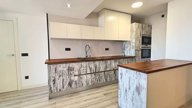 4 bedroom Apartment for sale in Vilanova i la Geltrú - € 535,000 (Ref: 9987642)
