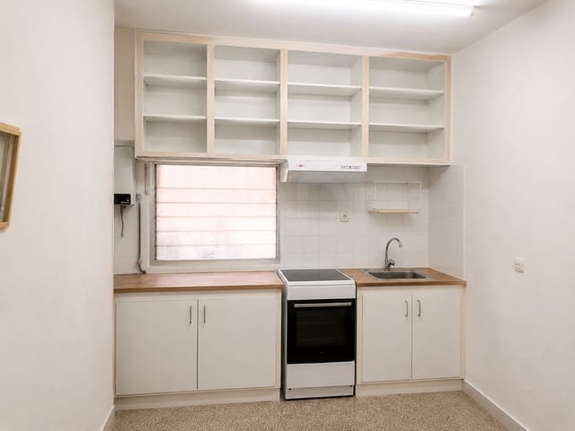 2 soveværelse Erhverv til salg i Canyelles, Barcelona by - € 165.000 (Ref: 9987643)