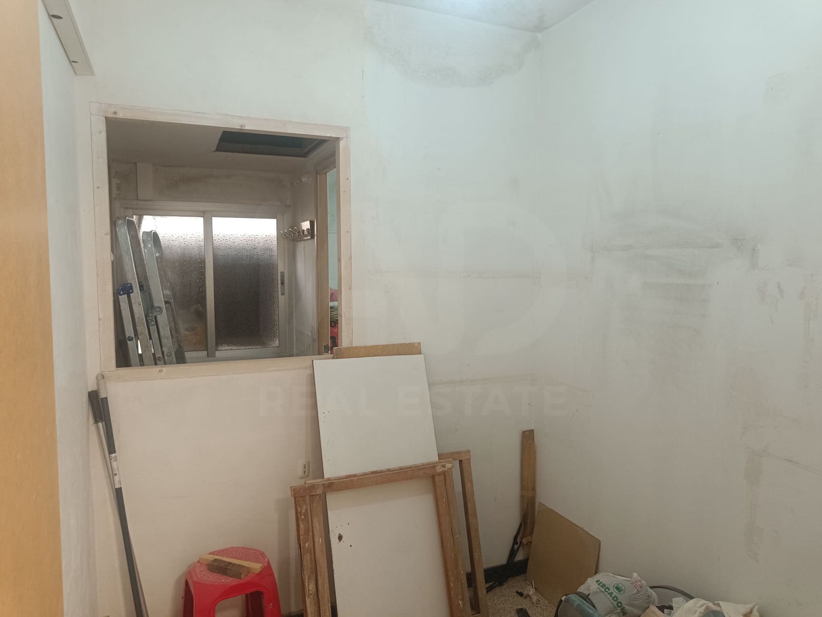 2 bedroom Commercial for sale in Barcelona city - € 165,000 (Ref: 9987643)