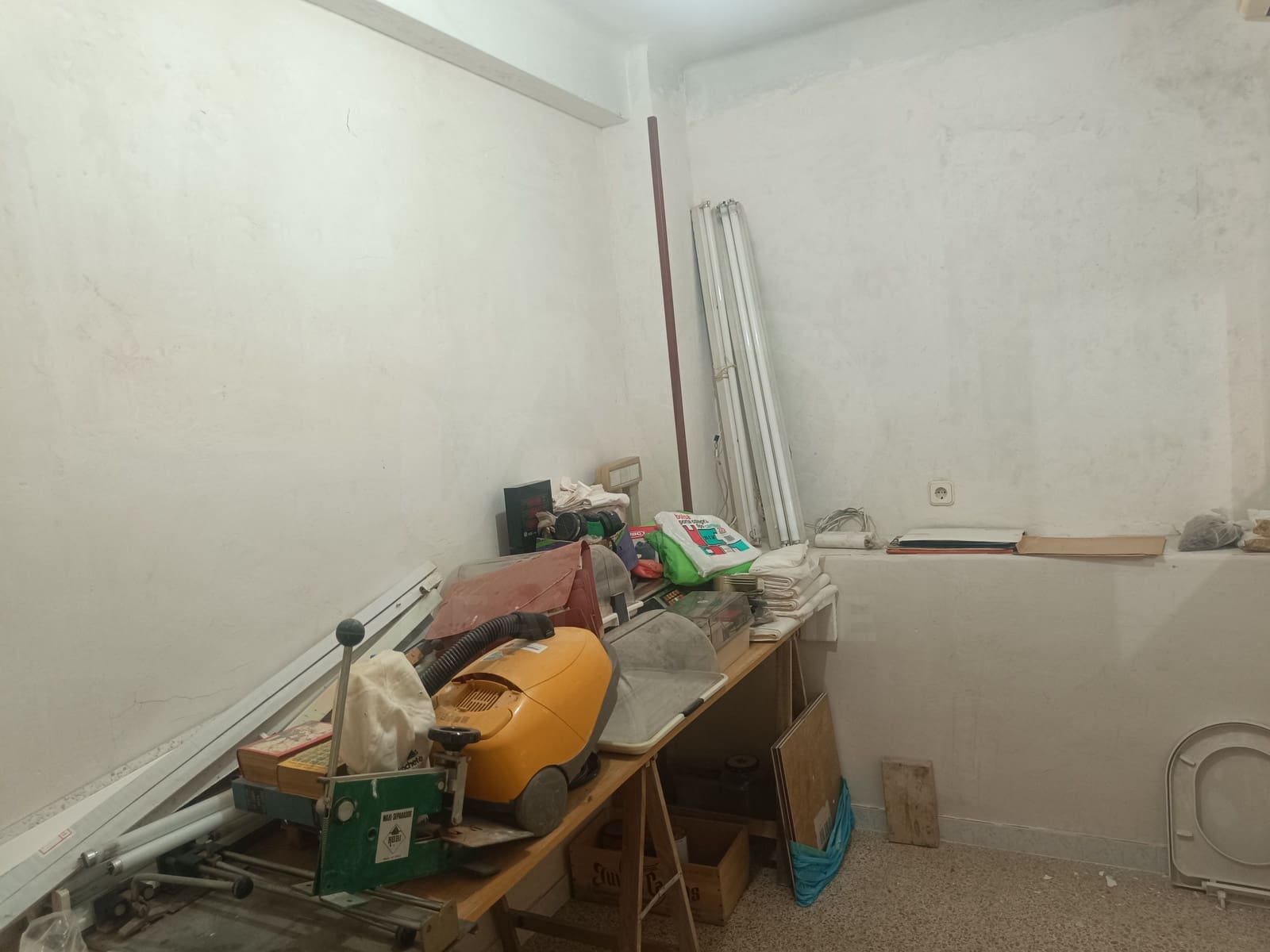 2 bedroom Commercial for sale in Barcelona city - € 165,000 (Ref: 9987643)