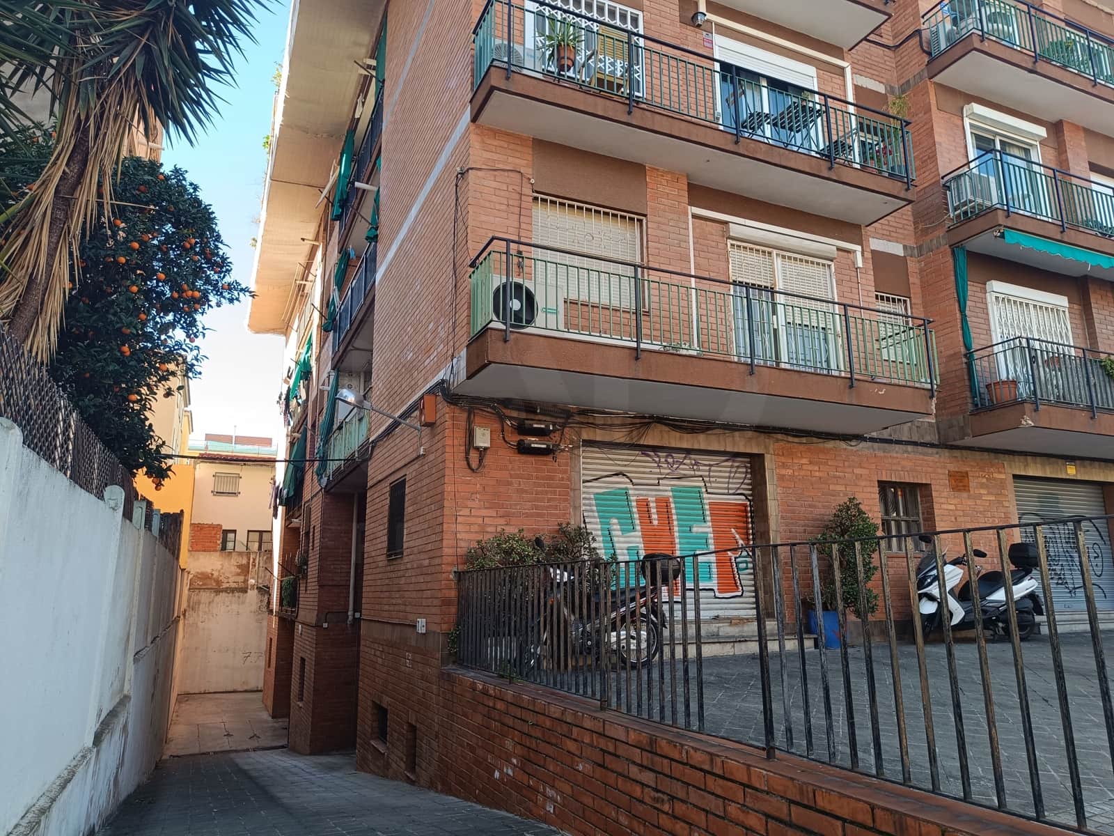 2 bedroom Commercial for sale in Barcelona city - € 165,000 (Ref: 9987643)