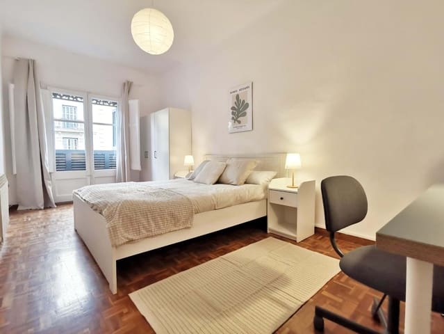 4 soveværelse Lejlighed til salg i Barcelona by - € 890.000 (Ref: 9987647)