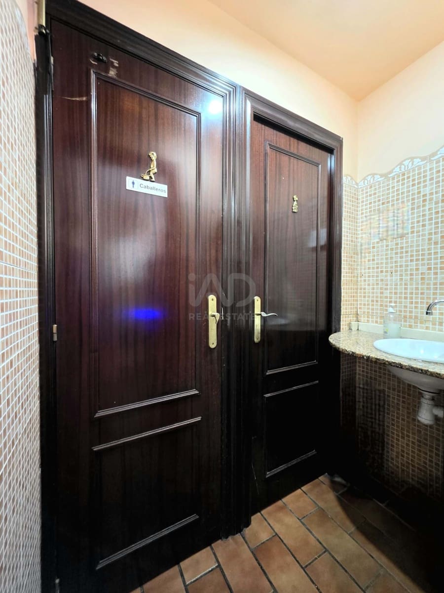 Erhverv til salg i Barcelona by - € 63.000 (Ref: 9987650)