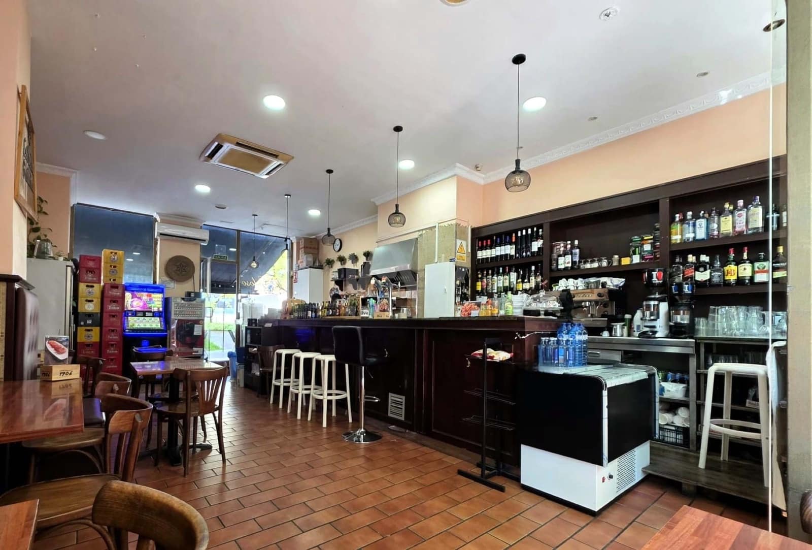 Erhverv til salg i Barcelona by - € 63.000 (Ref: 9987650)