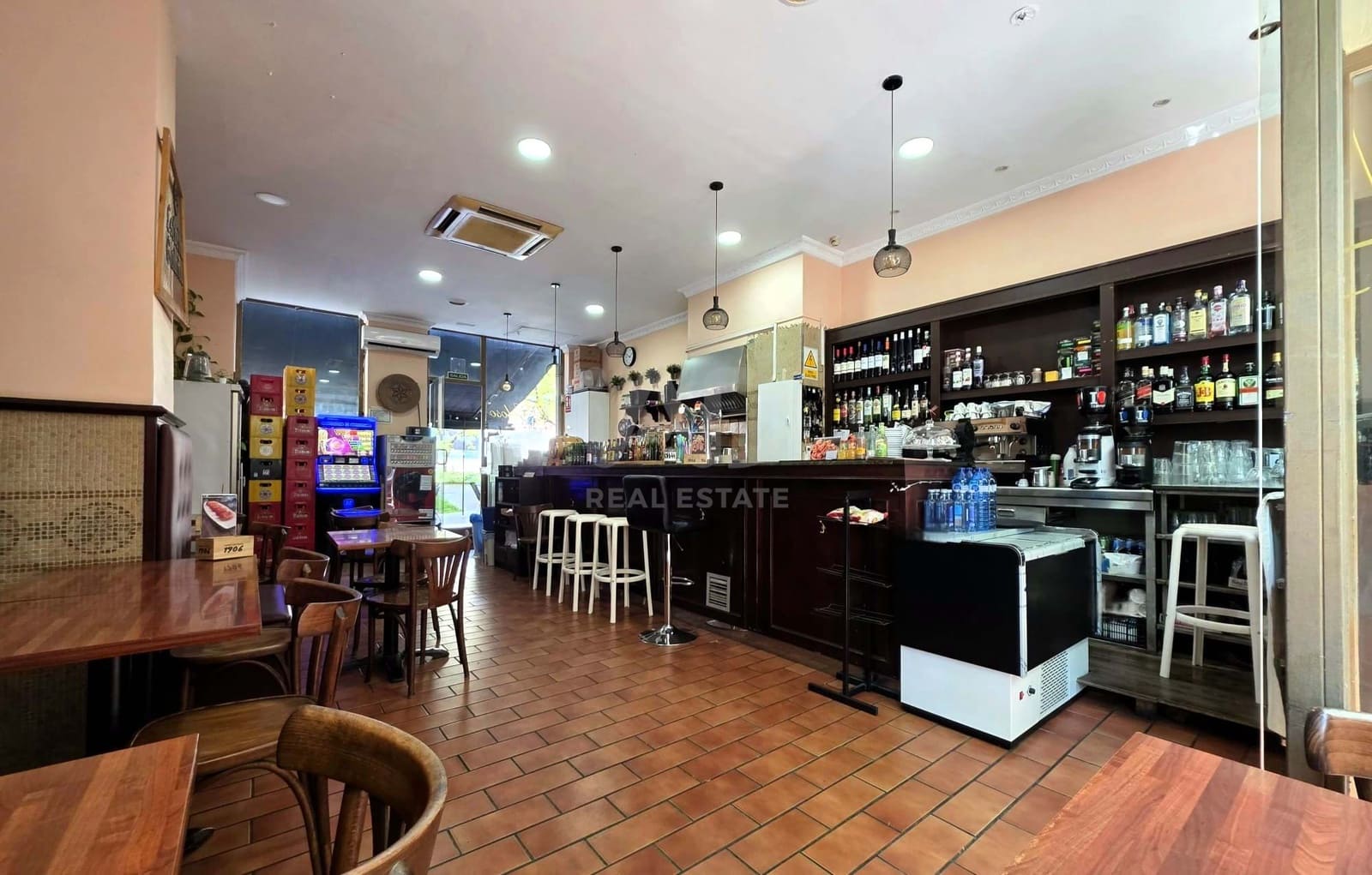 Erhverv til salg i Barcelona by - € 63.000 (Ref: 9987650)