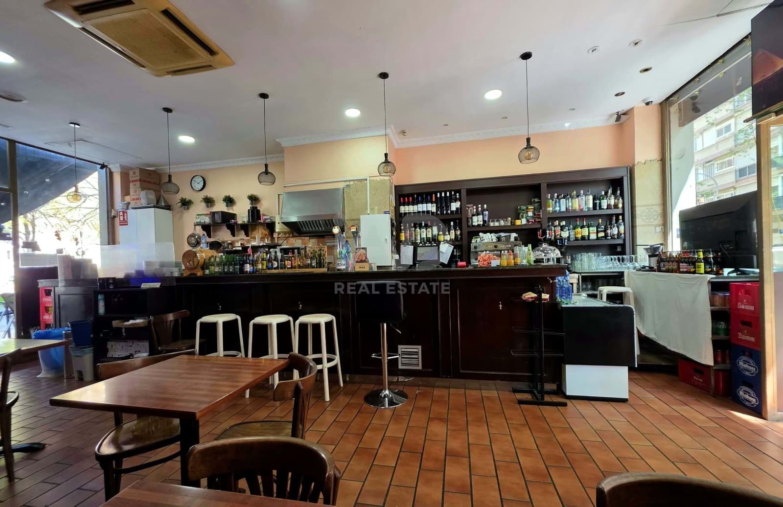 Erhverv til salg i Barcelona by - € 63.000 (Ref: 9987650)