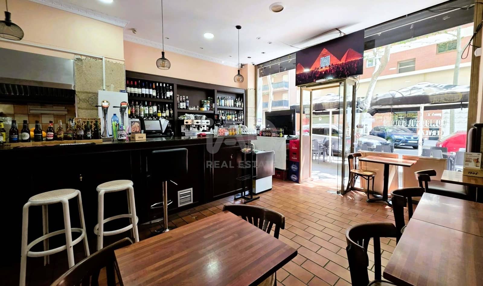 Erhverv til salg i Barcelona by - € 63.000 (Ref: 9987650)